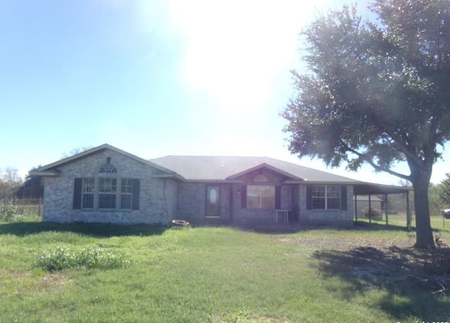 3-bedroom rental at 10340 Fowler in Atascosa, TX — photo 2