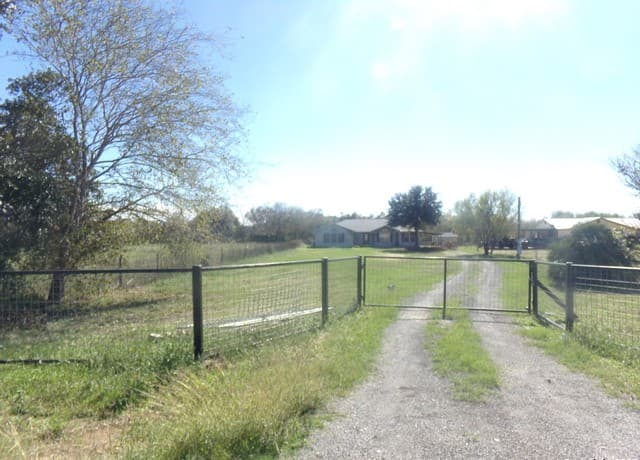 3-bedroom rental at 10340 Fowler in Atascosa, TX — photo 3