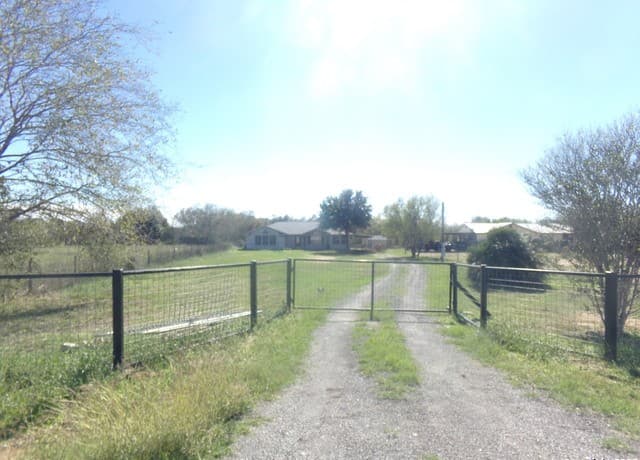 3-bedroom rental at 10340 Fowler in Atascosa, TX — photo 4