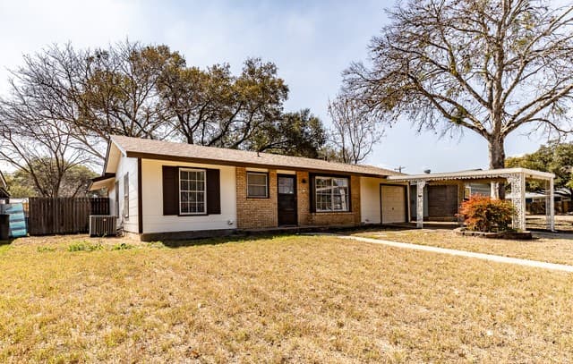 3-bedroom rental at 1006 Sumner Dr in San Antonio, TX — photo 3