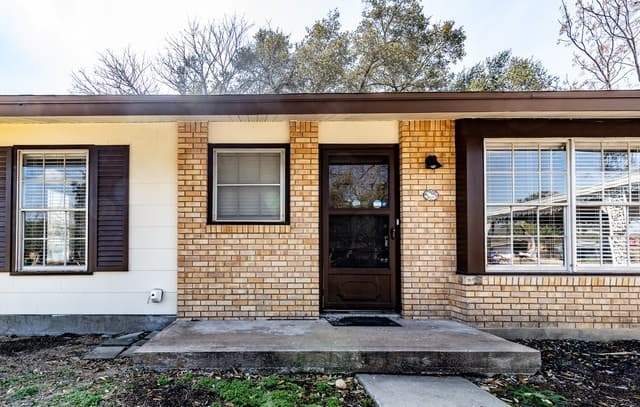 3-bedroom rental at 1006 Sumner Dr in San Antonio, TX — photo 4
