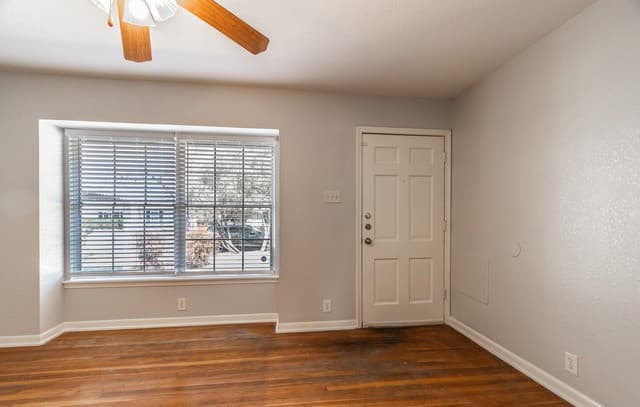 3-bedroom rental at 1006 Sumner Dr in San Antonio, TX — photo 5