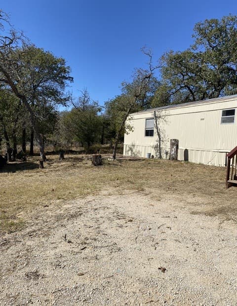 3-bedroom rental at 408 Oak Hollow in La Vernia, TX — photo 2