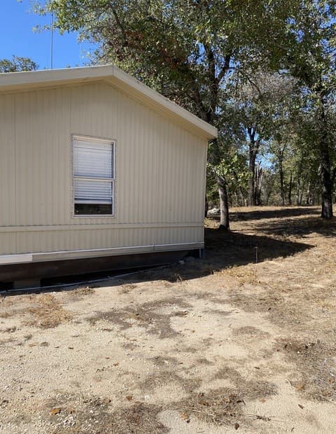 3-bedroom rental at 408 Oak Hollow in La Vernia, TX — photo 3