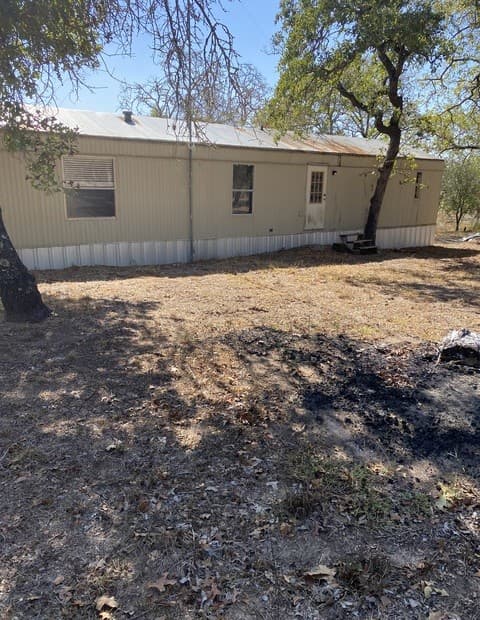 3-bedroom rental at 408 Oak Hollow in La Vernia, TX — photo 4