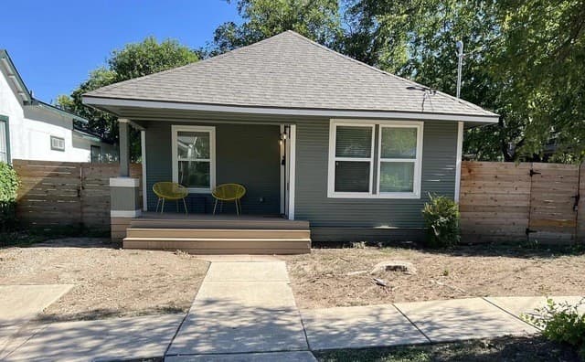 2-bedroom rental at 426 E Woodlawn in San Antonio TX