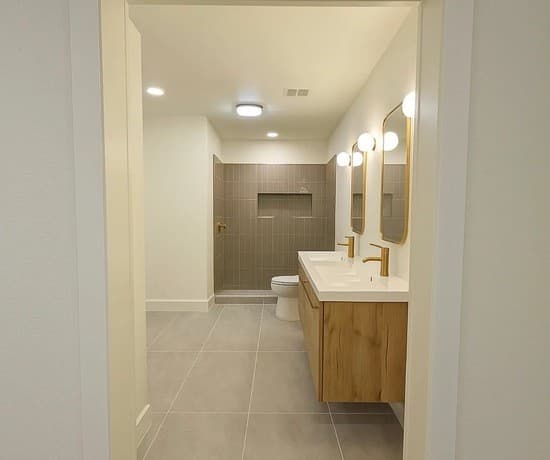 2-bedroom rental at 426 E Woodlawn in San Antonio, TX — photo 3