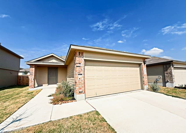 4-bedroom rental at 5017 Pitch Mark in San Antonio, TX — photo 2