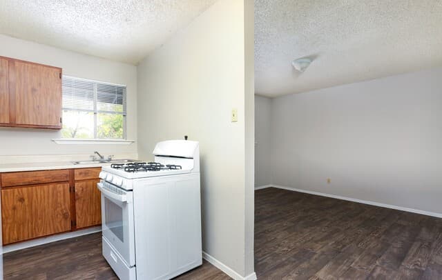 1-bedroom rental at 102 E Cheryl Dr Unit 2 in San Antonio, TX — photo 2