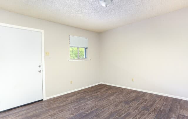 1-bedroom rental at 102 E Cheryl Dr Unit 2 in San Antonio, TX — photo 4