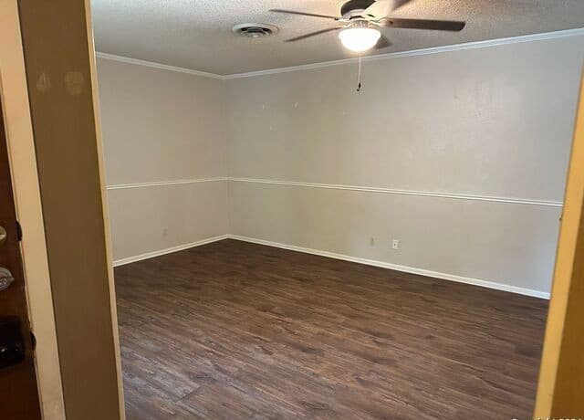 4-bedroom rental at 3643 Richwood in San Antonio, TX — photo 4