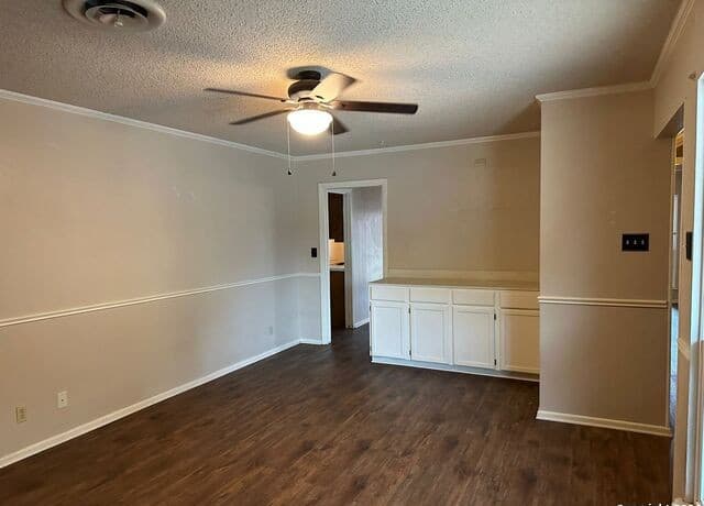4-bedroom rental at 3643 Richwood in San Antonio, TX — photo 5
