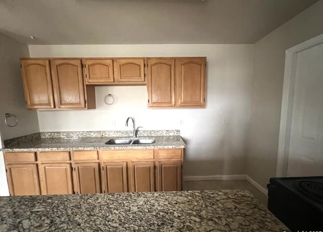 3-bedroom rental at 6214 Slate Valley in San Antonio, TX — photo 5
