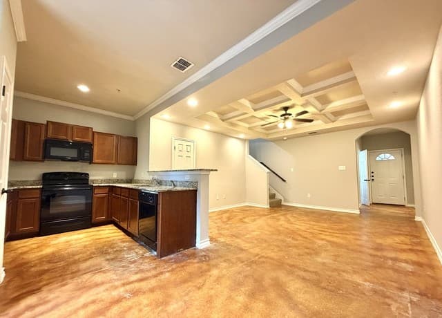 3-bedroom rental at 6412 Attucks Ln in San Antonio, TX — photo 3