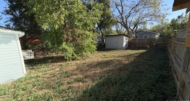 2-bedroom rental at 442 SW 41st in San Antonio, TX — photo 4