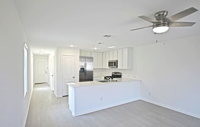 3-bedroom rental at 6718 Marble Ridge in Elmendorf, TX — photo 5