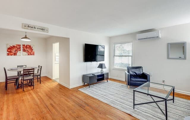 2-bedroom rental at 332 Natalen in San Antonio, TX — photo 4