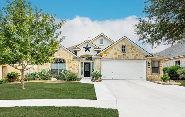 4-bedroom rental at 8910 Los Sonoma Rio in Helotes TX