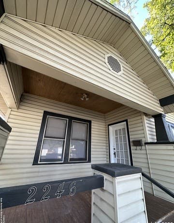 4-bedroom rental at 2246 E Houston St in San Antonio, TX — photo 3