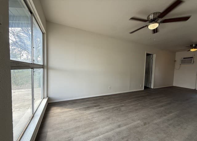 4-bedroom rental at 139 Trudell in San Antonio, TX — photo 4