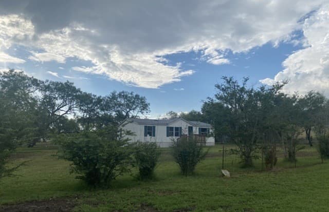 3-bedroom rental at 129 Oak Park in Adkins, TX — photo 3