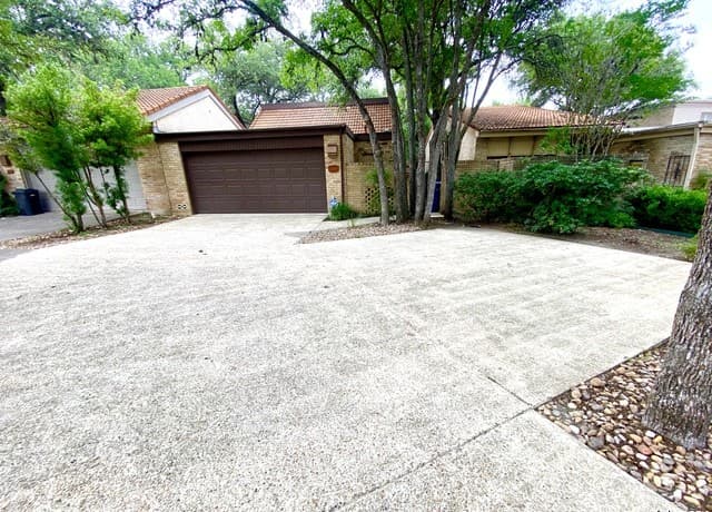 4-bedroom rental at 11804 Mission Trace St in San Antonio, TX — photo 3