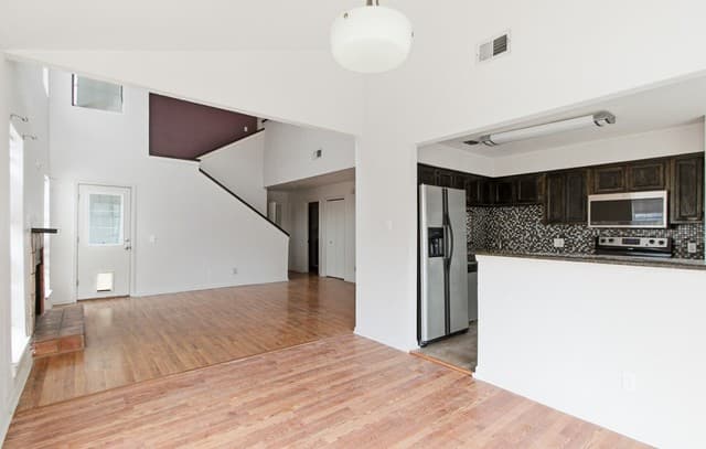 2-bedroom rental at 2255 Thousand Oaks Unit 801 in San Antonio, TX — photo 4