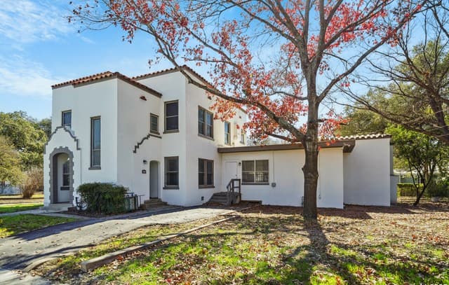 1-bedroom rental at 326 E Mistletoe Ave Unit 1 in San Antonio TX