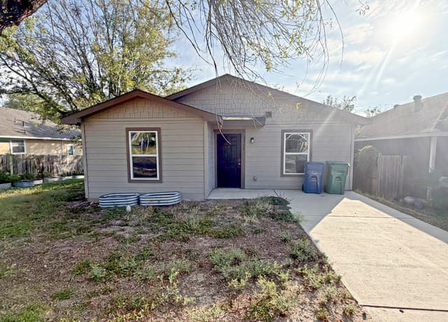 3-bedroom rental at 2718 Bermuda in San Antonio TX