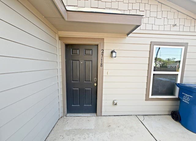 3-bedroom rental at 2718 Bermuda in San Antonio, TX — photo 2