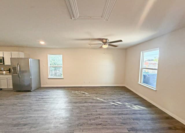 3-bedroom rental at 2718 Bermuda in San Antonio, TX — photo 4