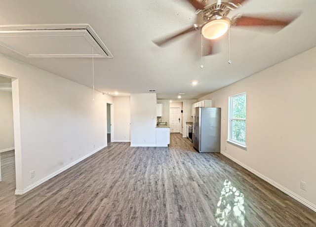 3-bedroom rental at 2718 Bermuda in San Antonio, TX — photo 5