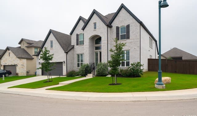 5-bedroom rental at 1729 Crystal Bridges in San Antonio, TX — photo 2