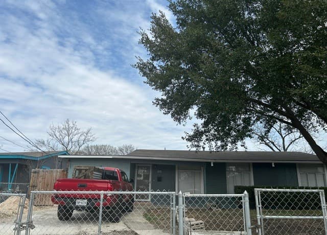 4-bedroom rental at 275 Brandywine in San Antonio, TX — photo 2