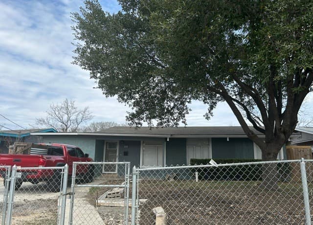 4-bedroom rental at 275 Brandywine in San Antonio, TX — photo 3