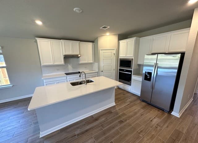 3-bedroom rental at 10616 Yellowtail Blvd in Boerne, TX — photo 2