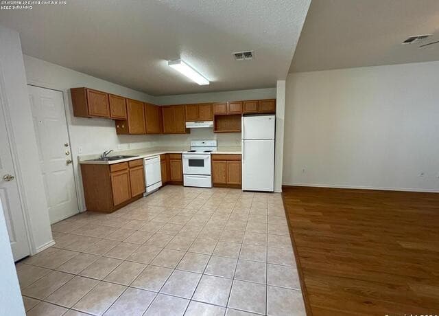 2-bedroom rental at 3838 Maverick Creek Rd in San Antonio, TX — photo 2