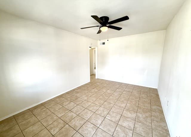 2-bedroom rental at 520 Prado St Unit 1 in San Antonio, TX — photo 2