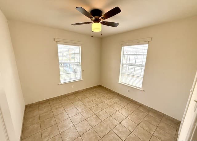 2-bedroom rental at 520 Prado St Unit 1 in San Antonio, TX — photo 5