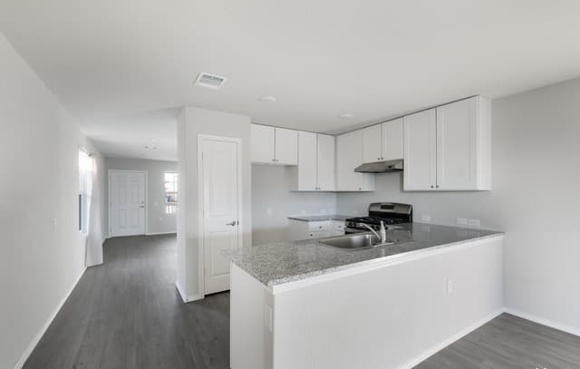 4-bedroom rental at 7214 Lavaca Bluff in San Antonio, TX — photo 3