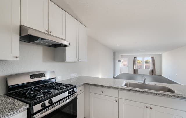 4-bedroom rental at 7214 Lavaca Bluff in San Antonio, TX — photo 5