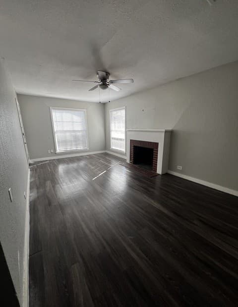 3-bedroom rental at 351 Overhill Unit #MH in San Antonio, TX — photo 3