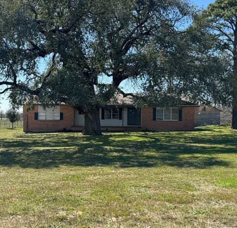 3-bedroom rental at 10353-B Fm 539 in Sutherland Springs, TX — photo 2