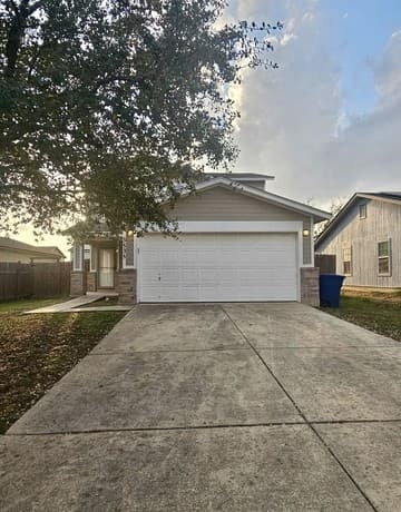 3-bedroom rental at 3535 Honey Meadow in San Antonio, TX — photo 3