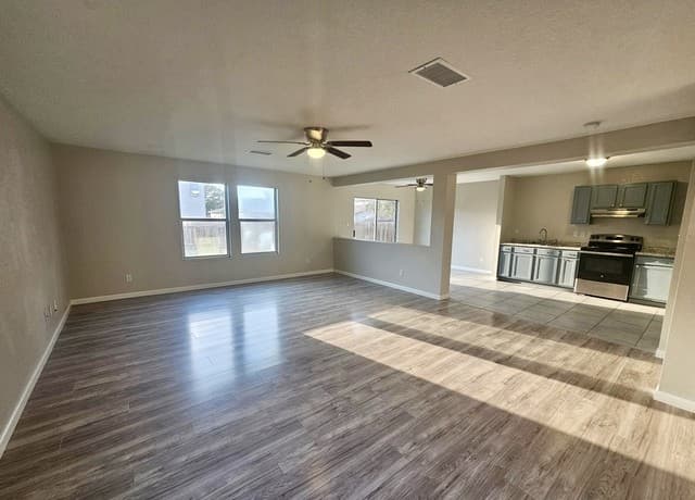 3-bedroom rental at 3535 Honey Meadow in San Antonio, TX — photo 4