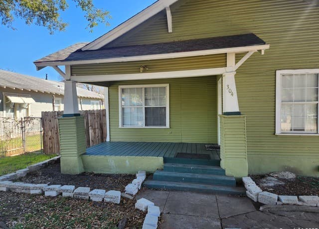 4-bedroom rental at 304 Terrell in San Antonio, TX — photo 3