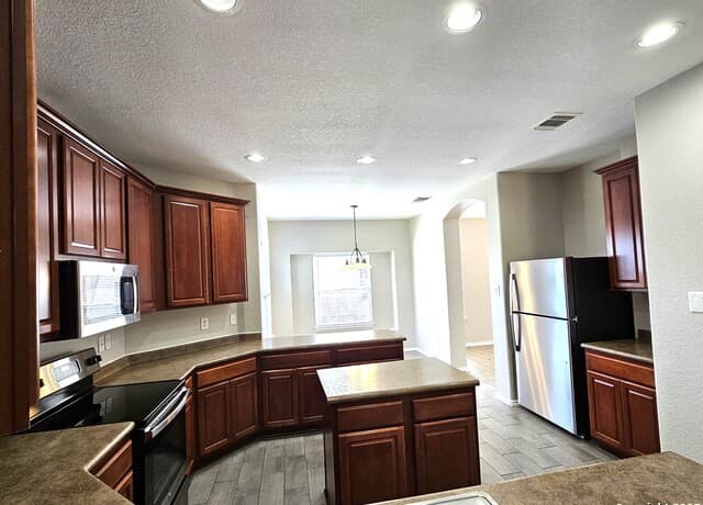 4-bedroom rental at 316 Julian Pt in Cibolo, TX — photo 4
