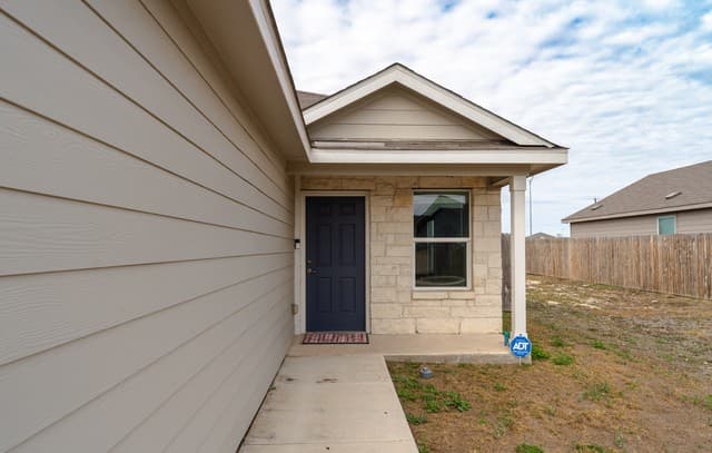 3-bedroom rental at 4111 Imogene Ivy in San Antonio, TX — photo 2