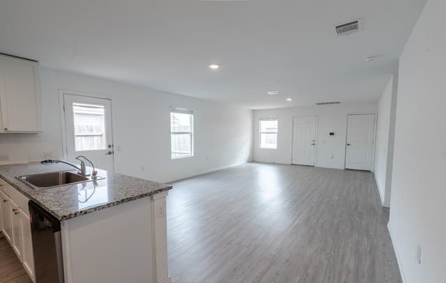 3-bedroom rental at 4111 Imogene Ivy in San Antonio, TX — photo 4