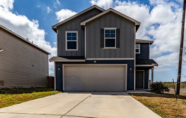 4-bedroom rental at 6102 Walnut Way in San Antonio, TX — photo 2